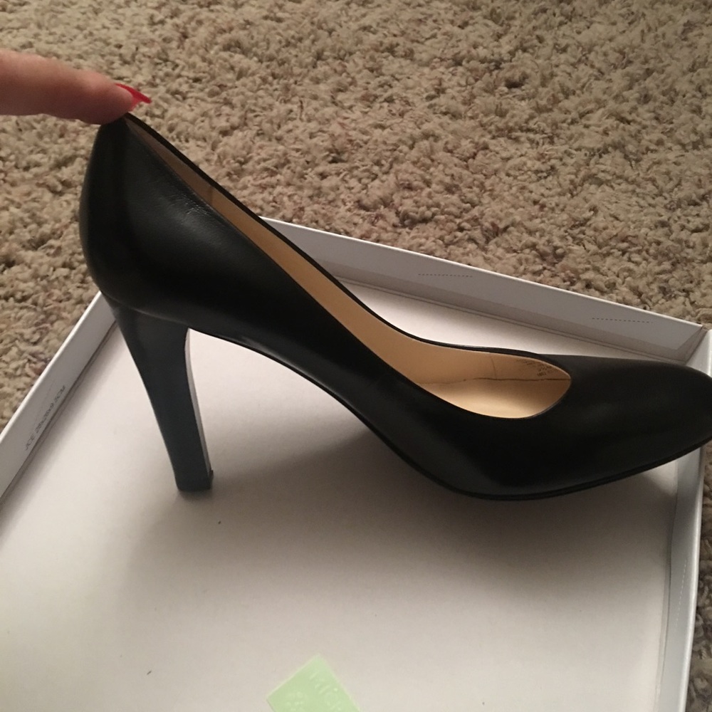 Black high heel pumps like new